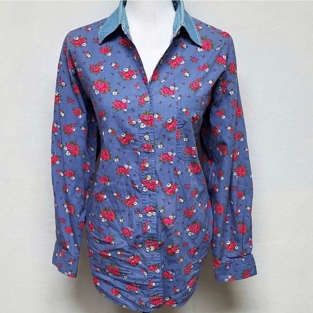 VINTAGE Chic Red Rose Chambray Button Up Blouse - Picture 3 of 13
